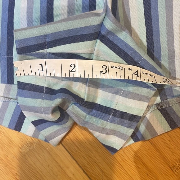 Express Stretch Fashion Shorts - Picture 9 of 10